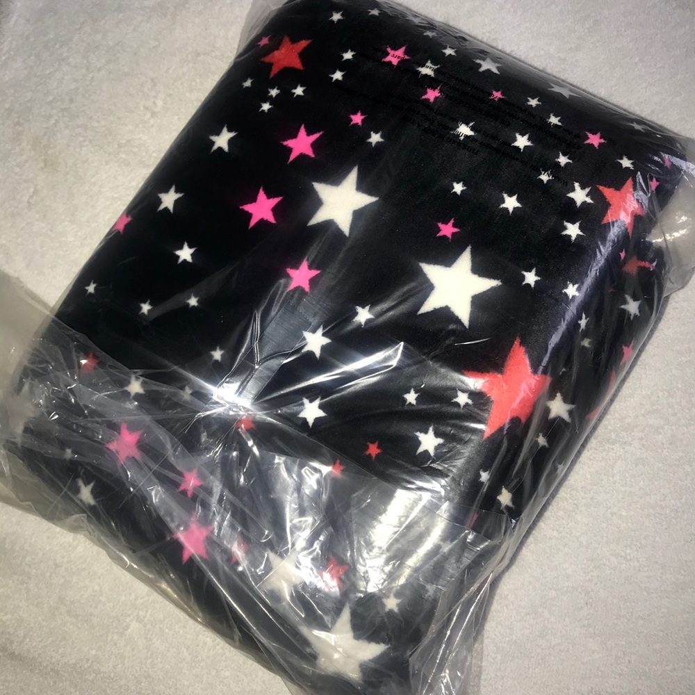 ✅SOLD✅🆕VS Blanket - Picture 3 of 3